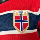 Camiseta de Noruega 2026 2027 primera equipación versión jugador roja jersey auténtico match fit Tienda Hincha Futbolero selección de Noruega Haaland Ødegaard, Camiseta Noruega versión jugador, Jersey Noruega 2026 auténtica, Camiseta Noruega primera equipación 2027, Camiseta Noruega original match fit, Comprar equipación oficial Noruega, Calidad jugador premium, Camiseta fútbol Noruega Haaland, Jersey de Noruega Ødegaard, Camiseta roja Noruega