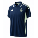 Camiseta tipo polo hombre Real Madrid temporada 2026 2027 color azul marino detalles verde y blanco calidad 1.1 premium escudo bordado oficial.