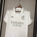 Polo Real Madrid edición especial 2026 2027 hombre blanco y gris estilo casual calidad 1.1 oficial Tienda Hincha Futbolero Real Madrid Lifestyle Polo, Polo Real Madrid 2026, Camiseta polo Madridista, Ropa Real Madrid blanco gris, Edición especial Real Madrid 26/27, Comprar polo Real Madrid, Calidad 1.1 premium, Real Madrid boutique, Ropa casual fútbol 2026, Moda Madridista.