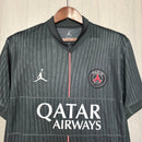 Camiseta hombre PSG temporada 2025 2026 cuarta equipación negra calidad 1.1 premium oficial paris saint germain. PSG 2025, Camiseta PSG negra, PSG Fourth Jersey, Ropa PSG barata, Equipación París 25/26, Calidad 1.1 PSG, Ligue 1 Gear, Tienda Hincha Futbolero, Camiseta Negra PSG.