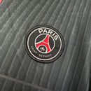 Camiseta hombre PSG temporada 2025 2026 cuarta equipación negra calidad 1.1 premium oficial paris saint germain. PSG 2025, Camiseta PSG negra, PSG Fourth Jersey, Ropa PSG barata, Equipación París 25/26, Calidad 1.1 PSG, Ligue 1 Gear, Tienda Hincha Futbolero, Camiseta Negra PSG.