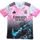 Camiseta hombre Real Madrid edición especial dragón blanco y rosa temporada 2025 2026 calidad 1.1 oficial, Real Madrid Dragón 2025, Camiseta Real Madrid especial rosa, Camiseta dragón blanca Madrid, Camiseta Real Madrid barata, Calidad 1.1 Merengue, Tienda Hincha Futbolero, La Liga 2026, Bloke Core Madrid, Dragón Blanco y Rosa, Regalo fútbol hombre Madrid, Jersey Real Madrid edición especial.