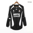 Camiseta retro hombre Real Madrid segunda equipación negra manga larga temporada 2006 2007 calidad 1.1 oficial, Real Madrid 2006, Camiseta Madrid manga larga, Camiseta retro Madrid, Camiseta Beckham Real Madrid, Calidad 1.1 Madridista, Tienda Hincha Futbolero, Santiago Bernabéu, Bloke Core retro, Camiseta negra Madrid antigua, Regalo fútbol vintage España.