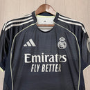 Camiseta oficial del Real Madrid segunda equipación temporada 2025 2026 para hombre de Tienda Hincha Futbolero, Camiseta Real Madrid 2025, Segunda equipación Real Madrid, Camiseta visitante Real Madrid hombre, Ropa oficial Real Madrid, Comprar jersey Real Madrid, Calidad premium Real Madrid, Ropa de fútbol, Jersey oficial Real Madrid LaLiga, Real Madrid 2026 oficial.