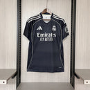 Camiseta oficial del Real Madrid segunda equipación temporada 2025 2026 para hombre de Tienda Hincha Futbolero, Camiseta Real Madrid 2025, Segunda equipación Real Madrid, Camiseta visitante Real Madrid hombre, Ropa oficial Real Madrid, Comprar jersey Real Madrid, Calidad premium Real Madrid, Ropa de fútbol, Jersey oficial Real Madrid LaLiga, Real Madrid 2026 oficial.