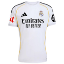 Camiseta hombre Real Madrid temporada 2025 2026 primera equipación blanca con parche oficial de La Liga bordado calidad 1.1 oficial, Real Madrid 2025, Camiseta Real Madrid parche La Liga, Real Madrid 25/26 blanca, Camiseta barata Real Madrid, Calidad 1.1 Real Madrid, La Liga 2026, Tienda Hincha Futbolero, Hala Madrid, Camiseta oficial Madrid.