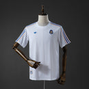 Camiseta hombre Real Madrid línea Terrace Icons temporada 2026 2027 color blanco diseño lifestyle urbano escudo bordado calidad 1.1 oficial, Real Madrid 2026, Real Madrid Terrace Icons, Camiseta Real Madrid blanca, Bloke Core Madrid, Camiseta barata Real Madrid, Calidad 1.1 Real Madrid, Moda fútbol 2026, Tienda Hincha Futbolero, Real Madrid Lifestyle Jersey.