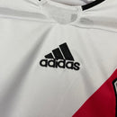 Camiseta hombre retro River Plate primera equipación blanca con banda roja manga larga temporada 2006 2007 calidad 1.1 oficial, River Plate retro 2006, Camiseta River manga larga, Camiseta antigua River Plate, Jersey River vintage 06/07, Calidad 1.1 River, Tienda Hincha Futbolero, Fútbol Argentino clásico, Bloke Core River, Regalo fútbol hombre River, Camiseta Ortega River retro.