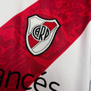 Camiseta hombre River Plate temporada 2013 2014 primera equipación blanca manga larga banda roja retro calidad 1.1 premium Tienda Hincha Futbolero. River Plate 2013, River Plate 2014, Camiseta River manga larga, Ropa River Plate retro, Camiseta Millonario clásica, Calidad 1.1 River, Cavenaghi 2014, Tienda Hincha Futbolero, River Retro Jersey 13/14.