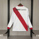 Camiseta hombre River Plate temporada 2013 2014 primera equipación blanca manga larga banda roja retro calidad 1.1 premium Tienda Hincha Futbolero. River Plate 2013, River Plate 2014, Camiseta River manga larga, Ropa River Plate retro, Camiseta Millonario clásica, Calidad 1.1 River, Cavenaghi 2014, Tienda Hincha Futbolero, River Retro Jersey 13/14.