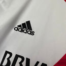 Camiseta hombre River Plate temporada 2013 2014 primera equipación blanca manga larga banda roja retro calidad 1.1 premium Tienda Hincha Futbolero. River Plate 2013, River Plate 2014, Camiseta River manga larga, Ropa River Plate retro, Camiseta Millonario clásica, Calidad 1.1 River, Cavenaghi 2014, Tienda Hincha Futbolero, River Retro Jersey 13/14.