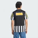 Santos 2012 retro, Camiseta Santos Neymar, Jersey Santos vintage, Santos 2012 listrada, Camiseta Santos negra y blanca, Ropa clásica fútbol brasileño, Regalo coleccionista Santos, Camiseta centenario Santos, Tienda Hincha Futbolero.