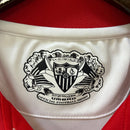 Camiseta oficial del Sevilla FC retro temporada 2012 2013 blanca y roja para hombre de Tienda Hincha Futbolero, Camiseta Sevilla retro, Sevilla 12/13, Ropa Sevilla vintage, Comprar camiseta Sevilla antigua, Sevilla FC historia, Nervión, Camisetas fútbol retro, Retro Sevilla 2012, Colección Sevilla.