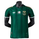 Camiseta Sudáfrica segunda equipación 2026 2027 hombre verde versión jugador auténtica calidad 1.1 oficial Tienda Hincha Futbolero South Africa Player Jersey, Camiseta Sudáfrica 2026, South Africa Player Version, Camiseta verde Sudáfrica, Equipación sudafricana jugador, Comprar jersey Sudáfrica 2026, Calidad 1.1 premium, SAFA oficial, Jersey mundial 2026 auténtico, Ropa de fútbol Sudáfrica Slim Fit.