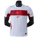 Camiseta Turquía segunda equipación 2026 2027 hombre blanca versión jugador auténtica calidad 1.1 oficial Tienda Hincha Futbolero Turkey Player Jersey, Camiseta Turquía 2026, Turkey Player Version, Camiseta blanca Turquía, Equipación turca jugador, Comprar jersey Turquía 2026, Calidad 1.1 premium, TFF oficial, Jersey mundial 2026 auténtico, Ropa de fútbol Turquía Slim Fit.
