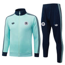 Nuevo Chándal oficial Alemania 26/27 – Chaqueta y pantalón azul – Alemania, Die Mannschaft, 26/27, Chándal, Conjunto de entrenamiento, Azul, DFB, Ropa deportiva, Fútbol, Tienda Hincha Futbolero, Exclusivo
