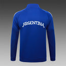 Nuevo Chándal oficial Argentina 26/27 – Chaqueta azul y pantalón negro oficial - Argentina, AFA, Albiceleste, 26/27, Chándal, Conjunto de entrenamiento, Azul, Negro, Ropa deportiva, Fútbol, Tienda Hincha Futbolero, Exclusivo, Scaloneta