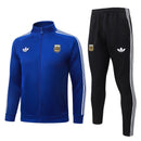 Nuevo Chándal oficial Argentina 26/27 – Chaqueta azul y pantalón negro oficial - Argentina, AFA, Albiceleste, 26/27, Chándal, Conjunto de entrenamiento, Azul, Negro, Ropa deportiva, Fútbol, Tienda Hincha Futbolero, Exclusivo, Scaloneta
