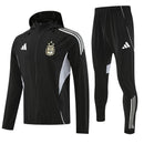 Chándal hombre conjunto Selección Argentina temporada 2025 2026 chaqueta cortaviento y pantalón negro oficial 3 estrellas fútbol técnica transpirable mundial.
