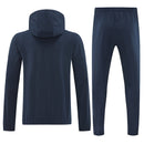 Chándal hombre FC Barcelona 2025 2026 conjunto completo chaqueta cortaviento azul marino y pantalón largo de entrenamiento oficial fútbol culé 25/26 impermeable.