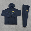 Chándal hombre FC Barcelona 2025 2026 conjunto completo chaqueta cortaviento azul marino y pantalón largo de entrenamiento oficial fútbol culé 25/26 impermeable.