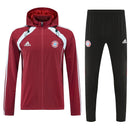 Chándal hombre Bayern Munich temporada 2025 2026 chaqueta cortaviento bordó y pantalón negro entrenamiento calidad 1.1 premium oficial bávaro.Bayern Munich 2025, Chándal Bayern bordó, Cortaviento Bayern negro, Ropa Bayern barata, Entrenamiento Bayern 25/26, Calidad 1.1 Bayern Munich, Bundesliga Gear, Tienda Hincha Futbolero, Bayern Munich Burgundy Tracksuit.