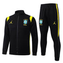Nuevo Chándal oficial Brasil x Jordan 26/27 – Chaqueta y pantalón negro oficial - Brasil, CBF, Jordan, Jumpman, 26/27, Chándal, Conjunto de entrenamiento, Negro, Ropa deportiva, Fútbol, Tienda Hincha Futbolero, Exclusivo, Limitado