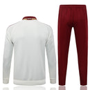 Nuevo Chándal oficial España 26/27 – Chaqueta blanca y pantalón Arce Rojo – España, RFEF, La Roja, 26/27, Chándal, Conjunto de entrenamiento, Blanco, Arce Rojo, Ropa deportiva, Fútbol, Tienda Hincha Futbolero, Exclusivo