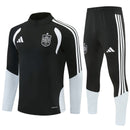 Chándal hombre selección española sudadera y pantalón negro y blanco entrenamiento temporada 2026 2027 calidad 1.1 oficial, España 2026, Chándal España negro, Ropa entrenamiento España, Equipación España barata, Calidad 1.1 RFEF, Tienda Hincha Futbolero, Lamine Yamal 2026, Bloke Core España, Sudadera España negra, Regalo fútbol mundial 2026.
