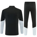 Chándal hombre selección española sudadera y pantalón negro y blanco entrenamiento temporada 2026 2027 calidad 1.1 oficial, España 2026, Chándal España negro, Ropa entrenamiento España, Equipación España barata, Calidad 1.1 RFEF, Tienda Hincha Futbolero, Lamine Yamal 2026, Bloke Core España, Sudadera España negra, Regalo fútbol mundial 2026.