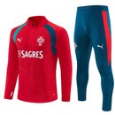 Tienda Hincha Futbolero, Portugal 26/27, Chándal entrenamiento Portugal, Portugal rojo y verde, Training tracksuit Portugal, Selección portuguesa, Ropa oficial Portugal, Comprar chándal Portugal, Equipación entrenamiento Portugal, Sudadera roja Portugal, Tienda fútbol online, Fútbol internacional, A Seleção das Quinas.
