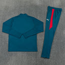 Tienda Hincha Futbolero, Portugal 26/27, Chándal entrenamiento Portugal, Portugal verde, Training tracksuit Portugal, Selección portuguesa, Ropa oficial Portugal, Comprar chándal Portugal, Equipación entrenamiento Portugal, Sudadera Portugal, Tienda fútbol online, Fútbol internacional, A Seleção das Quinas.