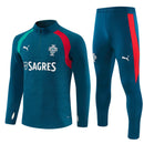 Tienda Hincha Futbolero, Portugal 26/27, Chándal entrenamiento Portugal, Portugal verde, Training tracksuit Portugal, Selección portuguesa, Ropa oficial Portugal, Comprar chándal Portugal, Equipación entrenamiento Portugal, Sudadera Portugal, Tienda fútbol online, Fútbol internacional, A Seleção das Quinas.