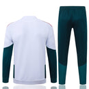 Nuevo Chándal oficial Real Madrid 26/27 – Chaqueta blanca y pantalón verde – Real Madrid, Madridista, 26/27, Chándal, Conjunto de entrenamiento, Blanco, Verde, Ropa deportiva, Fútbol, Tienda Hincha Futbolero, Exclusivo, Valdebebas