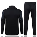 AC Milan 2025, Chándal Milan 25/26, Conjunto AC Milan negro, Ropa AC Milan oficial, Agasalho Milan 2026, Chándal fútbol hombre, Calidad 1.1 Milan, Nueva colección 2025, Regalo fútbol hombre, Tienda Hincha Futbolero.