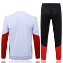 Chándal hombre conjunto Selección Alemania temporada 2026 2027 chaqueta blanca y pantalón negro oficial 4 estrellas fútbol técnica transpirable mundial.