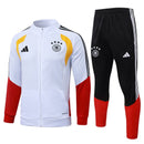 Chándal hombre conjunto Selección Alemania temporada 2026 2027 chaqueta blanca y pantalón negro oficial 4 estrellas fútbol técnica transpirable mundial.