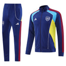 Arsenal 2025, Chándal Arsenal azul, Conjunto Arsenal hombre, Ropa Arsenal barata, Entrenamiento Arsenal 25/26, Calidad 1.1 Arsenal, Premier League Gear, Tienda Hincha Futbolero, Gunners Blue Kit.