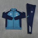Arsenal 2025, Chándal Arsenal marino, Conjunto Arsenal hombre, Ropa Arsenal barata, Entrenamiento Arsenal 25/26, Calidad 1.1 Arsenal, Premier League Gear, Tienda Hincha Futbolero, Arsenal Navy Kit.