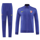 Chándal oficial del Atlético de Madrid temporada 2025 2026 chaqueta y pantalón color púrpura para hombre de Tienda Hincha Futbolero, Atlético de Madrid, Atlético de Madrid 2025/26, Ropa entrenamiento Atlético de Madrid, Chándal púrpura Atleti, Comprar chándal Atlético oficial, Atleti moda, Colchoneros equipación, Entrenamiento Atleti, Ropa deportiva fútbol.