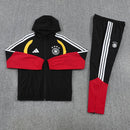 Chándal Alemania 2026 2027 hombre negro chaqueta cortavientos y pantalón largo entrenamiento calidad 1.1 oficial Tienda Hincha Futbolero Germany Training Suit, Chándal Alemania 2026, Conjunto Alemania DFB, Chaqueta cortavientos Alemania, Pantalón entrenamiento Alemania negro, Comprar chándal Alemania 2027, Calidad 1.1 premium, Ropa oficial selección alemana, Chándal fútbol hombre, Moda deportiva Die Mannschaft.