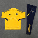 Chándal hombre Boca Juniors temporada 2025 2026 oficial chaqueta amarilla y pantalón azul fútbol técnica transpirable Xeneize La Bombonera.
