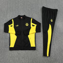 Chándal hombre Borussia Dortmund temporada 2025 2026 sudadera sin capucha y pantalón negro detalles amarillos entrenamiento calidad 1.1 premium oficial BVB Borussia Dortmund 2025, Chándal BVB negro, Sudadera Dortmund amarilla, Ropa BVB barata, Entrenamiento Dortmund 25/26, Calidad 1.1 BVB, Bundesliga Gear, Tienda Hincha Futbolero, BVB Tracksuit 25/26.