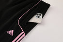 Chándal hombre Inter Miami temporada 2025 2026 chaqueta y pantalón largo color negro con detalles en rosa calidad 1.1 oficial, Inter Miami 2025, Chándal Inter Miami negro rosa, Conjunto Inter Miami 25/26, Ropa barata Messi, Calidad 1.1 Miami, Moda deportiva 2026, Tienda Hincha Futbolero, Vice City, Bloke Core Miami, Chándal MLS.