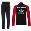 Chándal hombre Manchester United temporada 2025 2026 chaqueta negra con mangas rojas y pantalón largo negro calidad 1.1 oficial, Manchester United 2025, Chándal Manchester negro rojo, Conjunto United 25/26, Chaqueta roja y negra Manchester, Ropa barata United, Calidad 1.1 Manchester, Moda deportiva 2026, Tienda Hincha Futbolero, GGMU, Bloke Core Manchester.