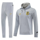 Chándal hombre Manchester United temporada 2025 2026 conjunto chaqueta y pantalón gris tejido técnico calidad 1.1 oficial, Manchester United 2025, Chándal Man Utd, Conjunto Manchester United 25/26, Ropa Man Utd gris, Chándal barato Manchester, Calidad 1.1 United, Entrenamiento Premier League, Tienda Hincha Futbolero, Red Devils, Bloke Core Tracksuit.