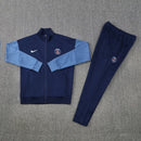 Chandál largo entrenamiento PSG temporada 2025 2026 color azul marino chaqueta y pantalón escudo bordado calidad 1.1 oficial, PSG 2025, Chándal PSG azul marino, Entrenamiento PSG 2026, Chaqueta PSG, Pantalón PSG, Ropa PSG barata, Calidad 1.1 PSG, Paris Saint-Germain, Tienda Hincha Futbolero, PSG Tracksuit 25/26.