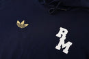 Chándal hombre completo Real Madrid chaqueta con capucha y pantalón azul marino temporada 2025 2026 calidad 1.1 oficial, Chándal Real Madrid 2025, Conjunto Real Madrid azul marino, Chaqueta capucha Real Madrid, Pantalón entrenamiento Real Madrid, Calidad 1.1 Madrid, Tienda Hincha Futbolero, Ropa fútbol invierno, Bloke Core Madrid, Regalo hombre Real Madrid, Tracksuit Real Madrid 25/26.