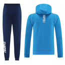 Napoli 2025, Chándal Napoli azul, Conjunto Napoli con capucha, Ropa Napoli barata, Entrenamiento Napoli 25/26, Calidad 1.1 Napoli, Serie A Gear, Tienda Hincha Futbolero, Napoli Navy Tracksuit.