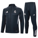 Real Madrid 2025, Chándal Madrid 25/26, Conjunto Real Madrid gris, Ropa Real Madrid oficial, Agasalho Madrid 2026, Chándal fútbol hombre, Calidad 1.1 Madrid, Nueva colección 2025, Regalo fútbol hombre, Tienda Hincha Futbolero.